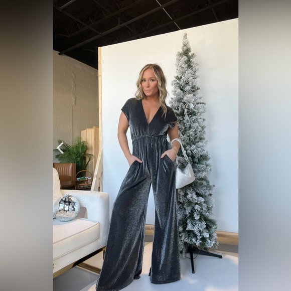 Chic By Ally B - Carols Shimmering Jumpsuit NWT size small - Picture 4 of 5